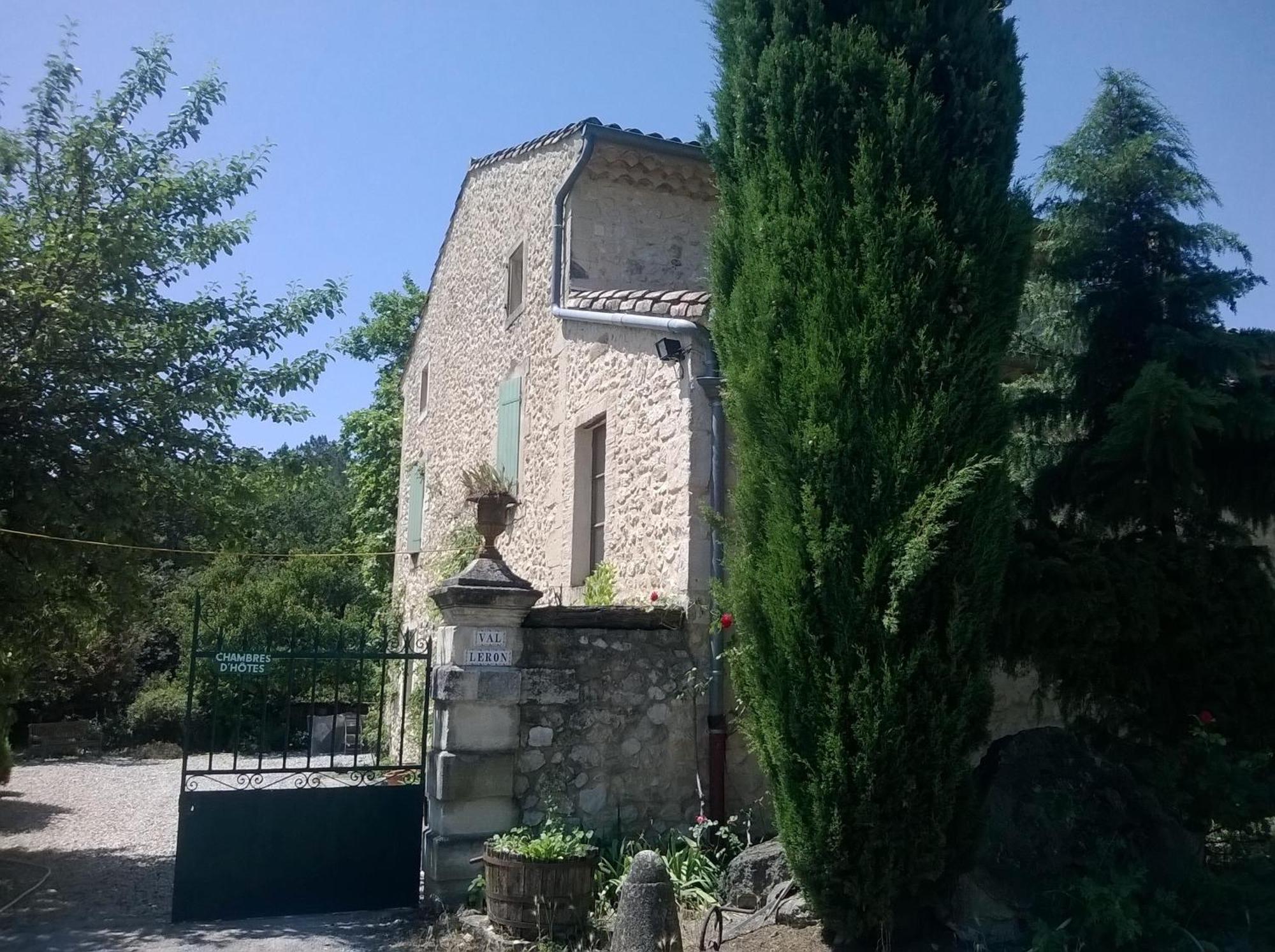 Le Val Leron Bed & Breakfast Valaurie Exterior photo