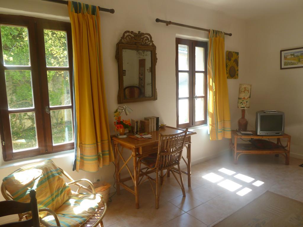 Le Val Leron Bed & Breakfast Valaurie Exterior photo