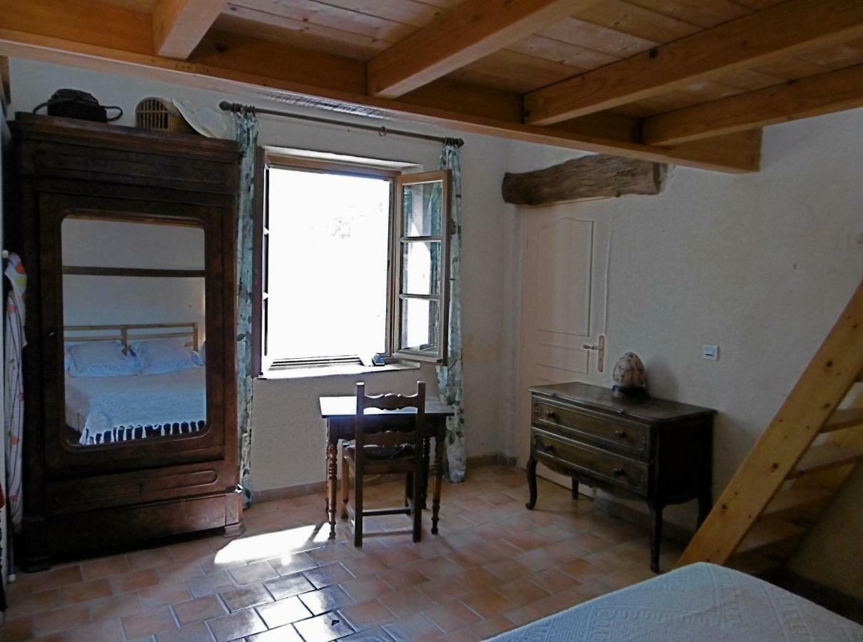 Le Val Leron Bed & Breakfast Valaurie Exterior photo