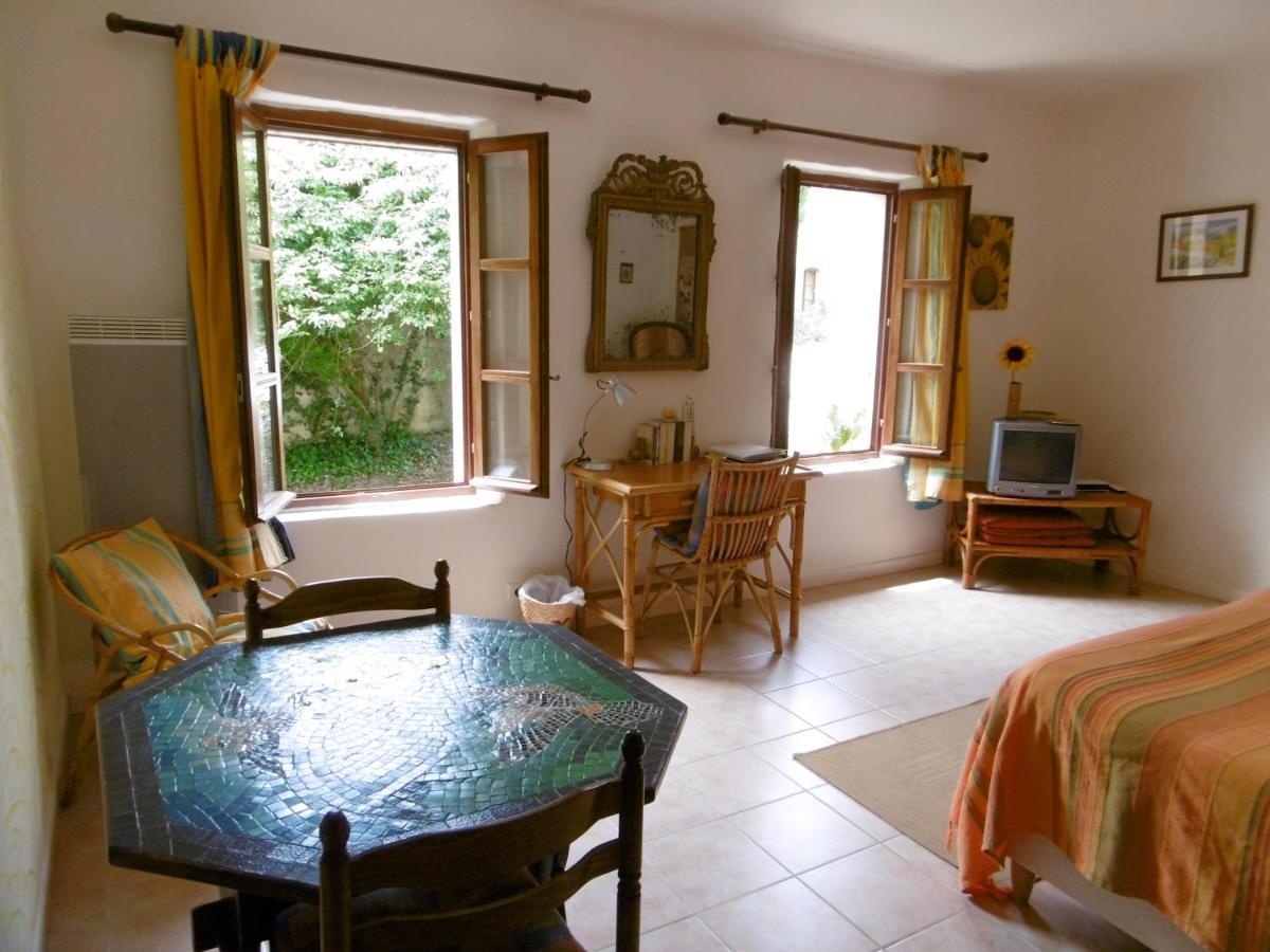 Le Val Leron Bed & Breakfast Valaurie Exterior photo